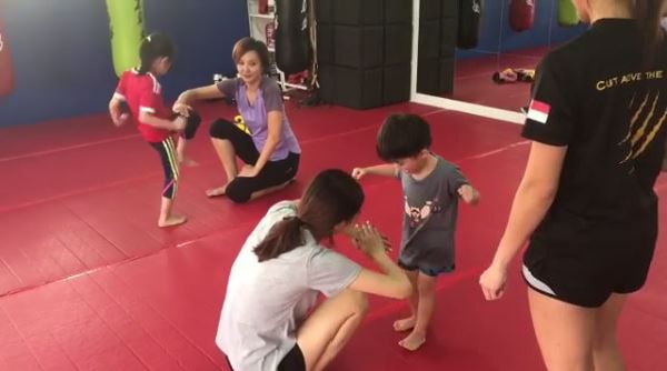Muay Thai Singapore West kids having fun learning basic Muay Thai kneeing techniques