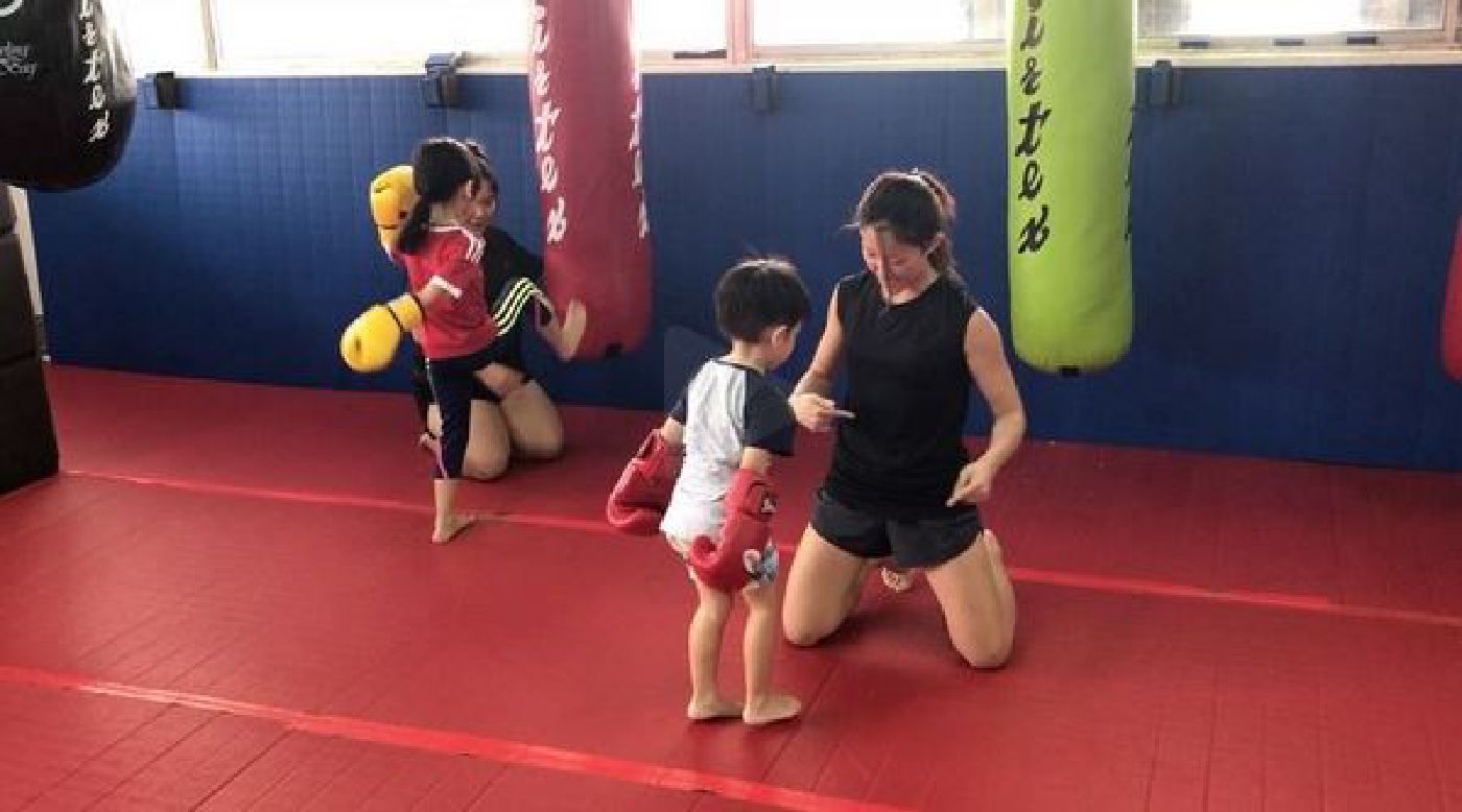 Muay Thai Singapore West kids learning how to aim their kicks